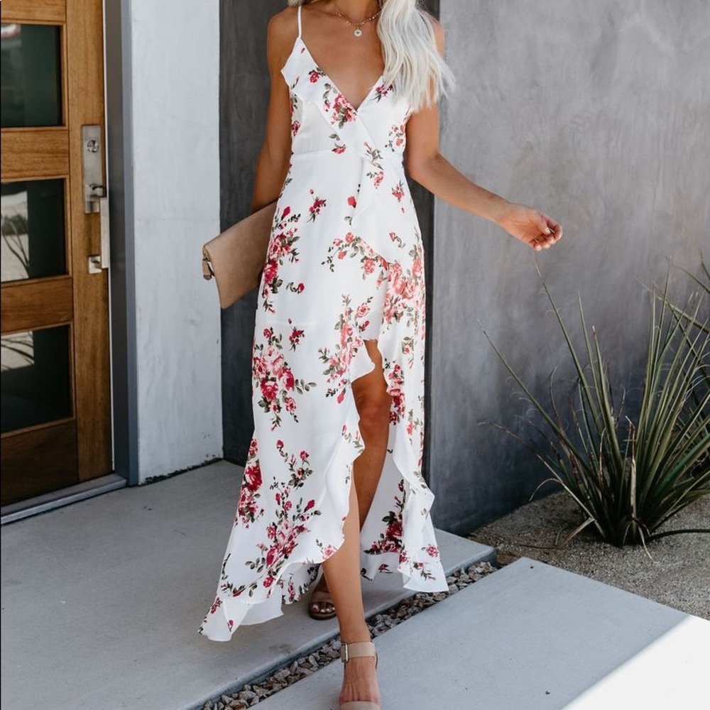VICI Event Buzz Floral Ruffle Maxi Dress